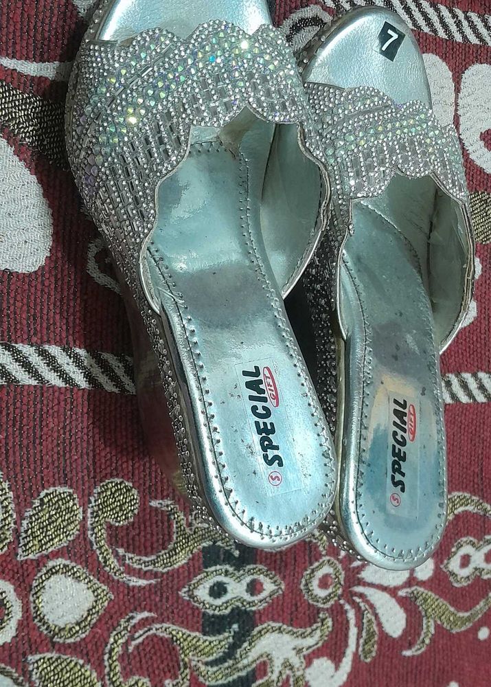 Never Used Heel Best And Comfortable