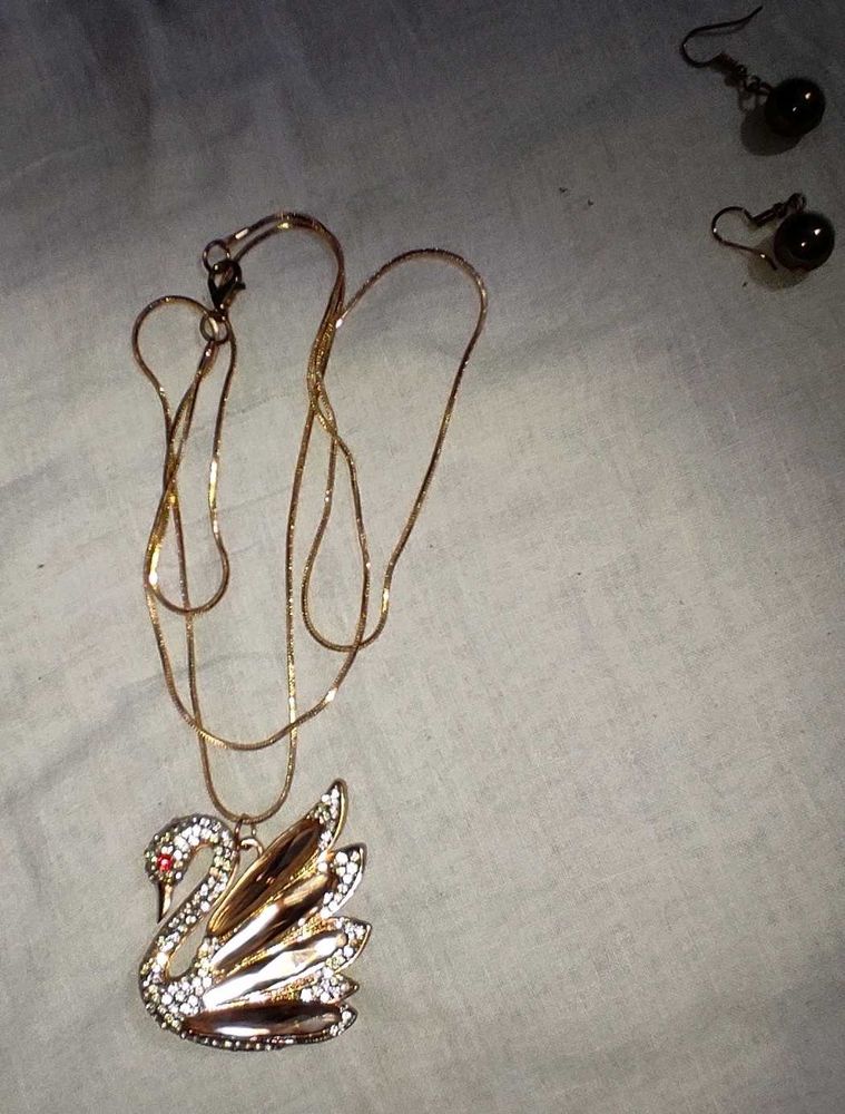 Swan Necklace &amp; Earring Set