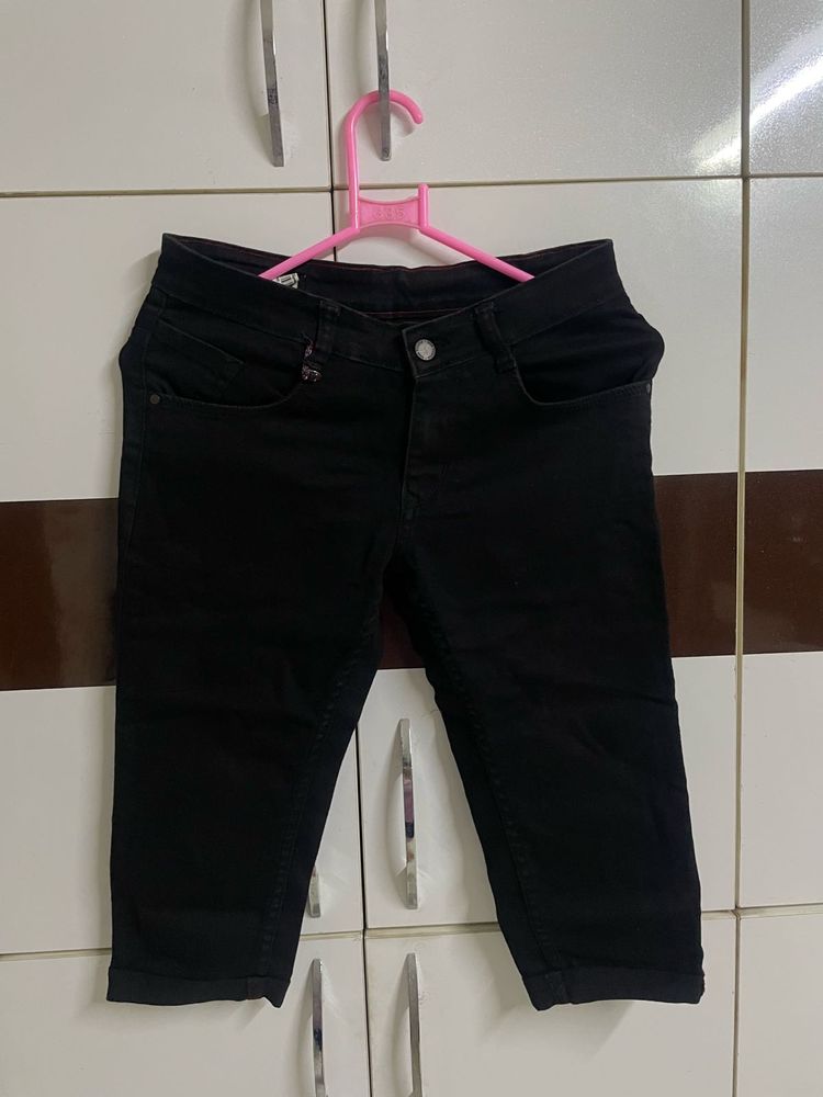 Black Capri Jeans
