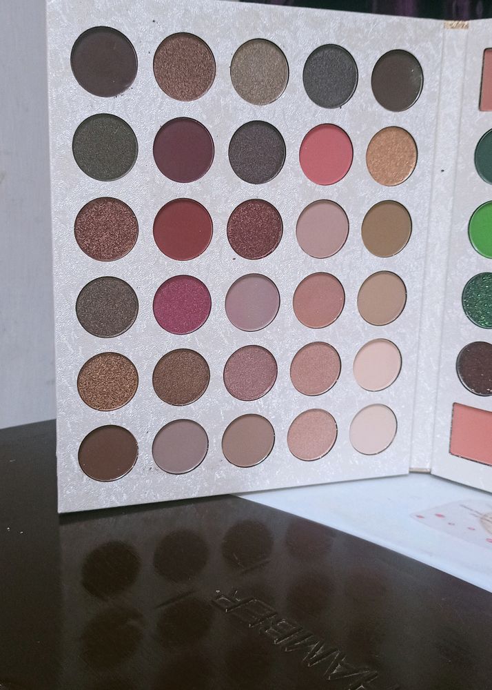 Ucanbe Eyeshadow Palette