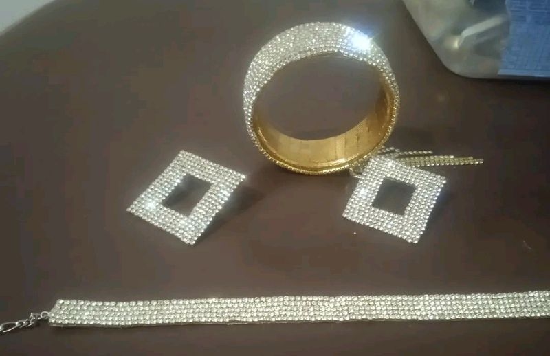 Handmade  Stone Full Set Earring, Choker, And Brac