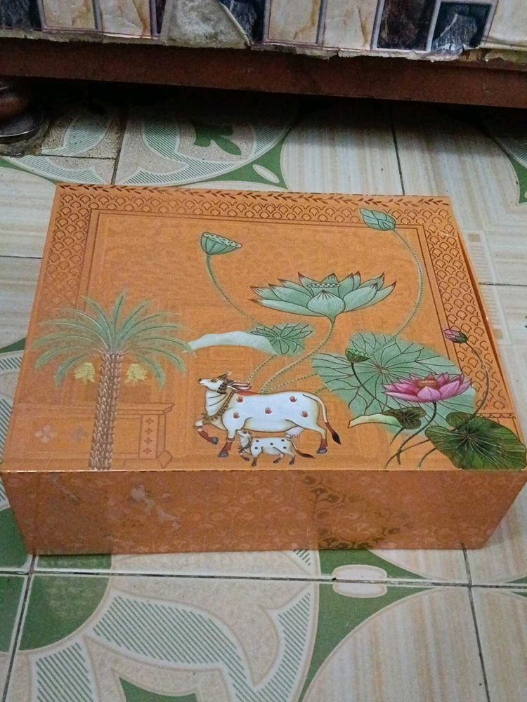 Decorative Showpiece Magnetic Box