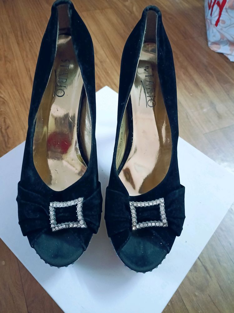 It Is Beautiful Black Velvet Pencil Heel