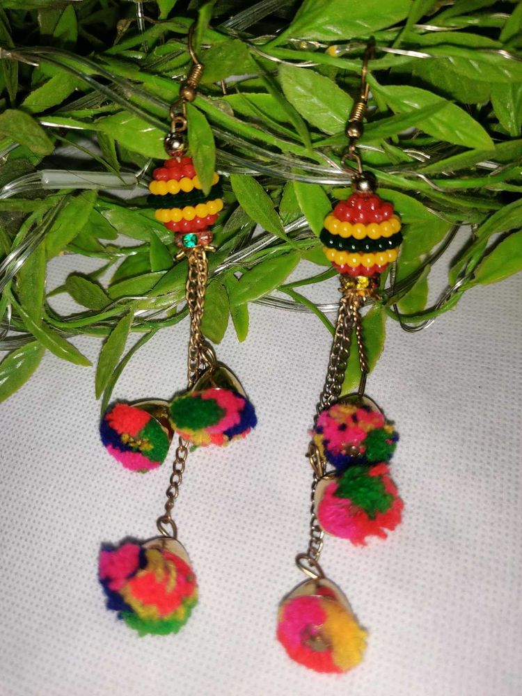 Pom-pom Chain Earings