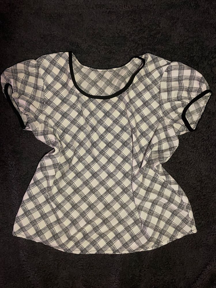 Simple Aesthetic Checkered Pattern Shirt