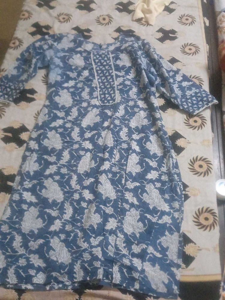 Blue &amp; White Floral Kurta