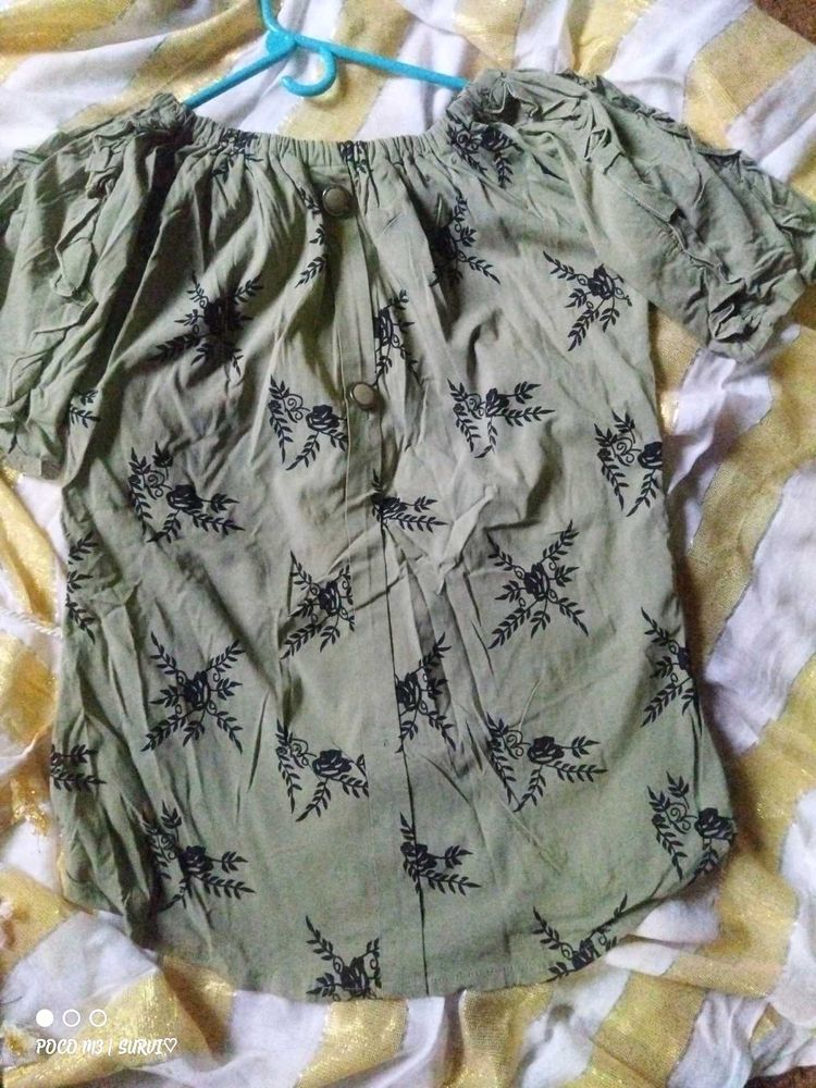 Floral Print Button-Back Top