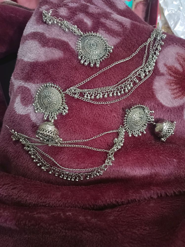 Oxidised Jewel Setwith Maangtikka