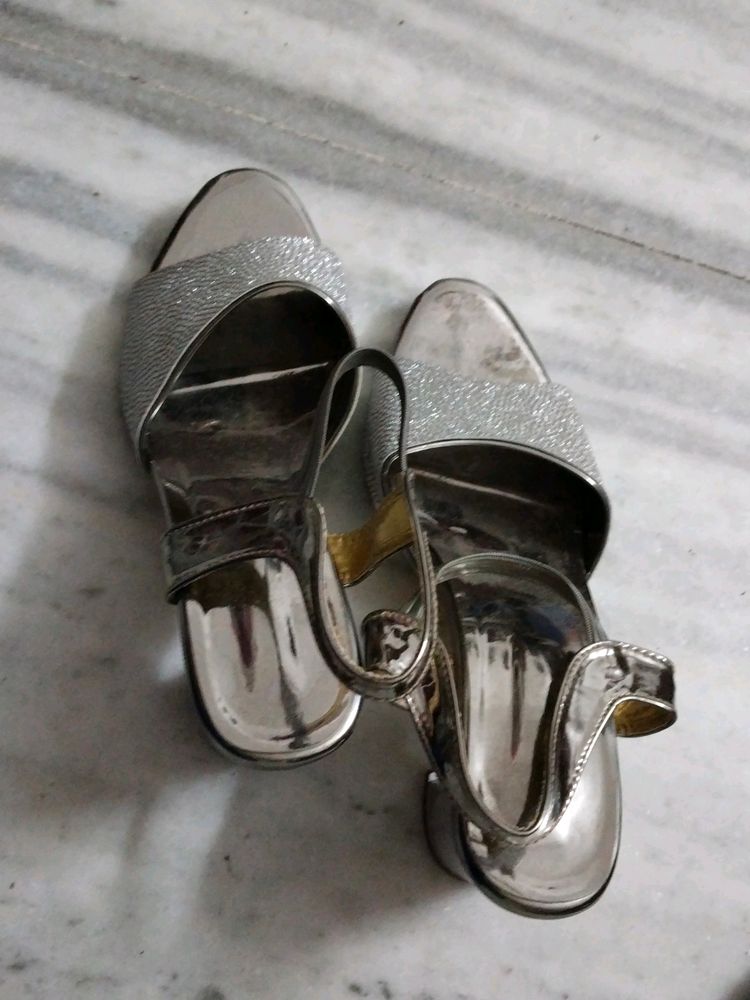 Sandal Heela