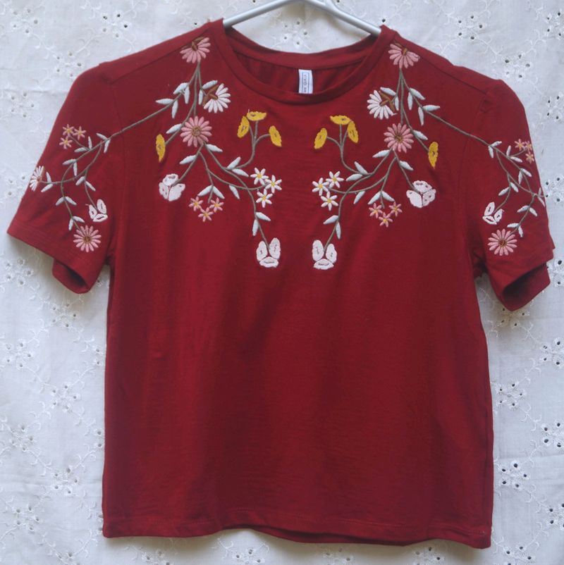 EMBROIDERED TOP