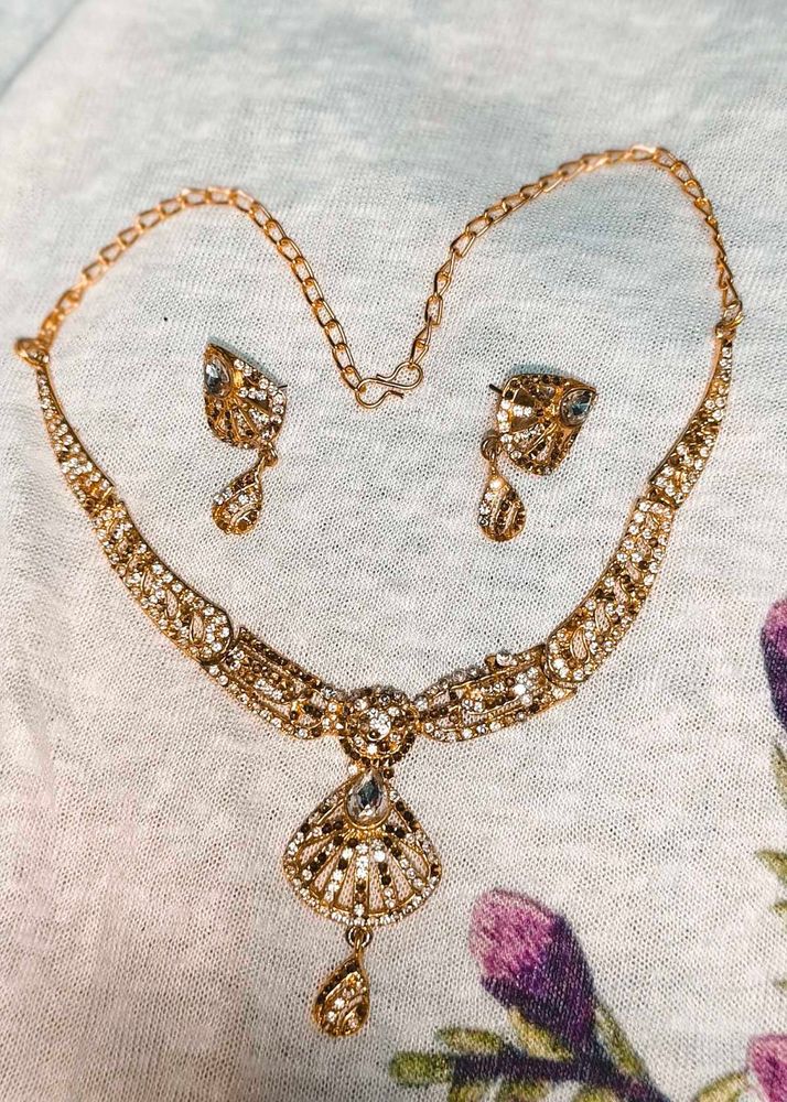 Elegant Gold Jewelry Set (Diamonds Have Come Off)