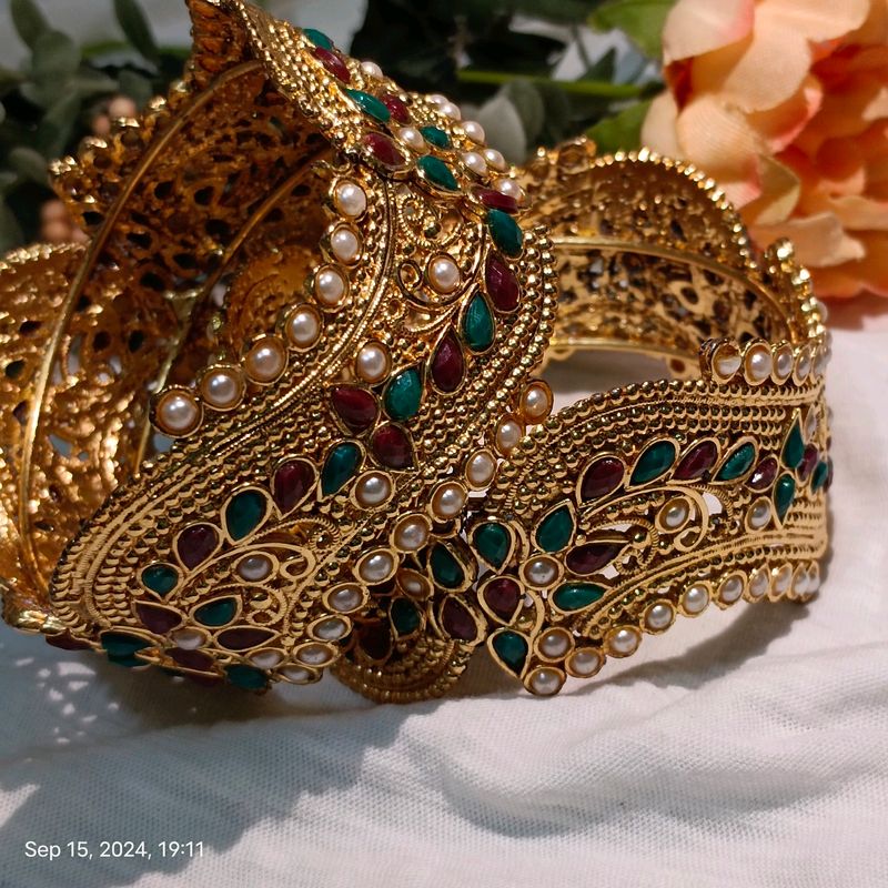 Golden Colour 2*4 Size Bangles