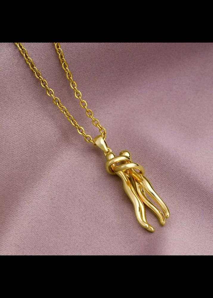 Hug Pendant Necklace