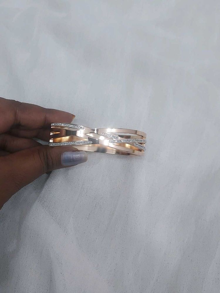 Elegant Rose Gold Bangle