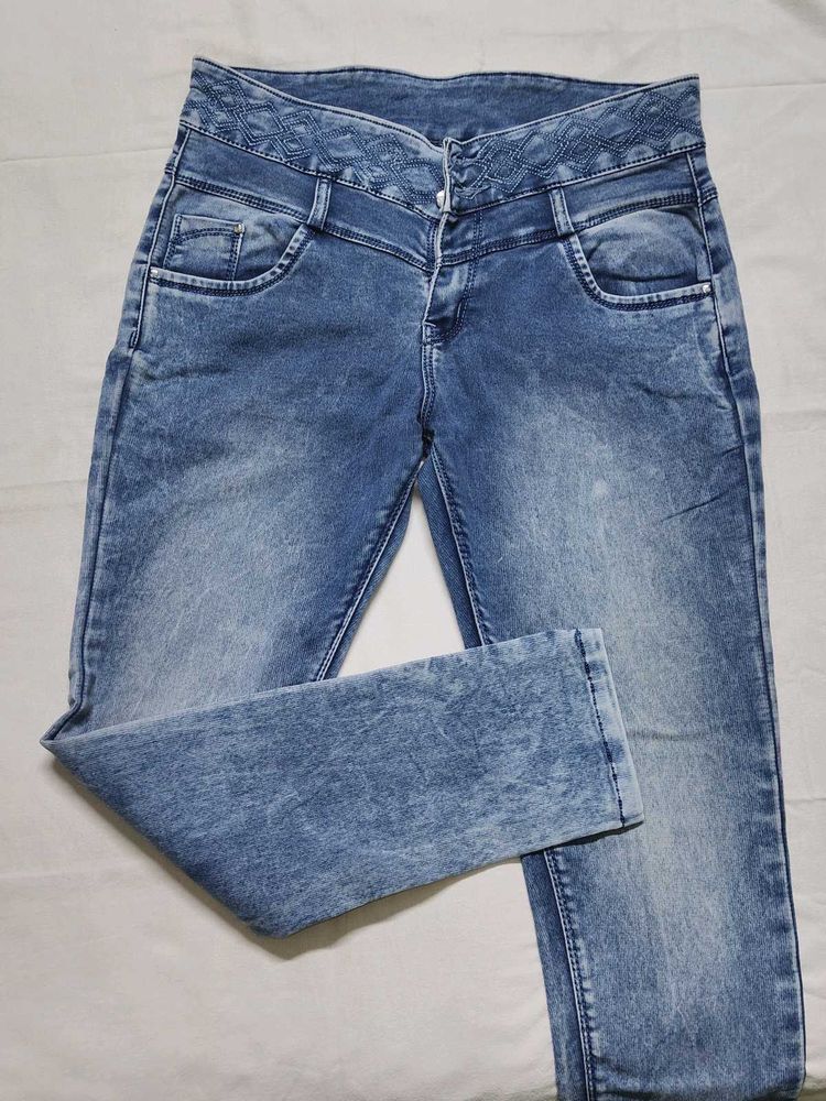 Stylish Mom-Fit Blue Denim Jeans,Embroidered Waist
