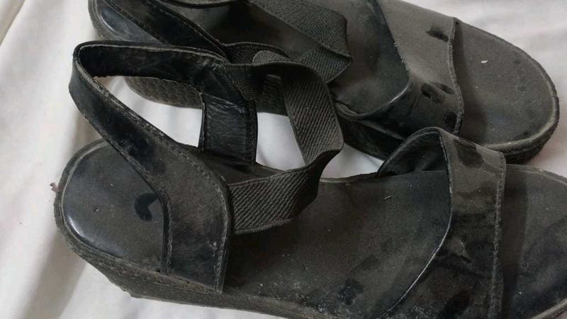 EXTREMELY USED HEELS✨🎀