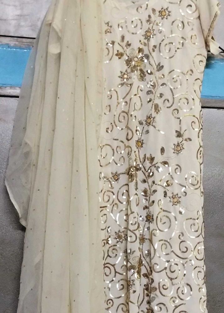 Elegant Embroidered Cream Salwar Kameez