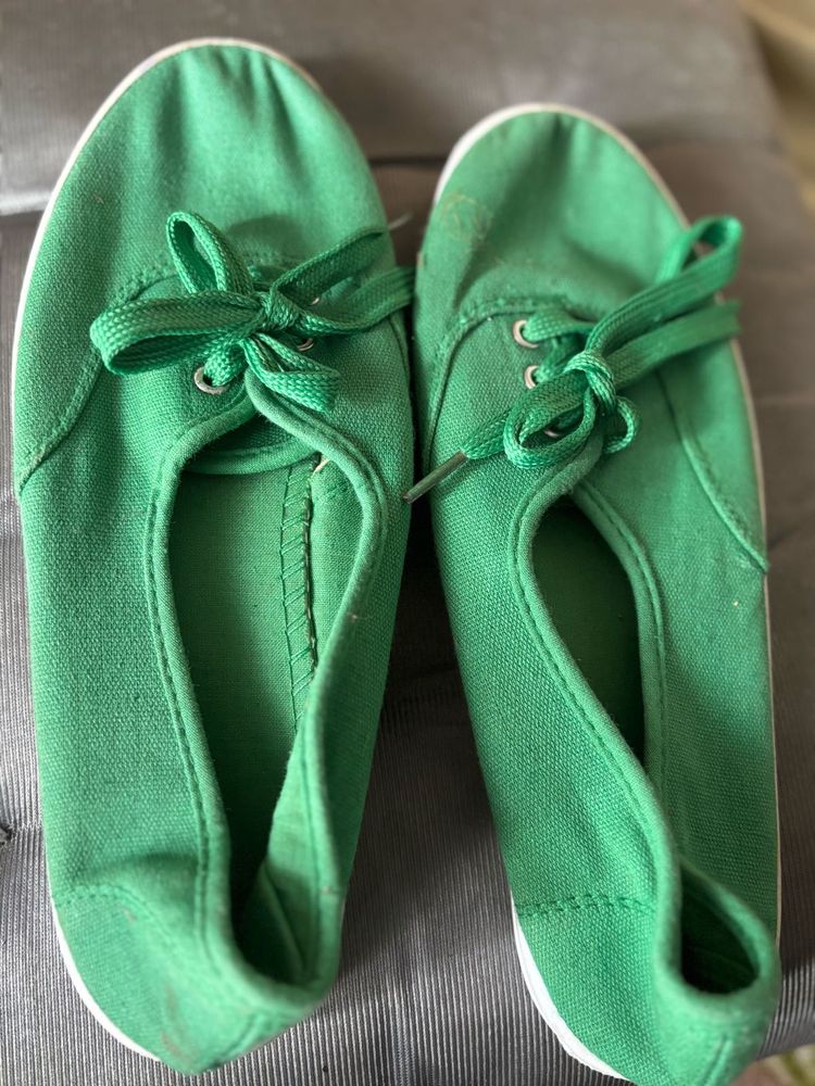 max Woman Solid Lace-up Casual Shoes