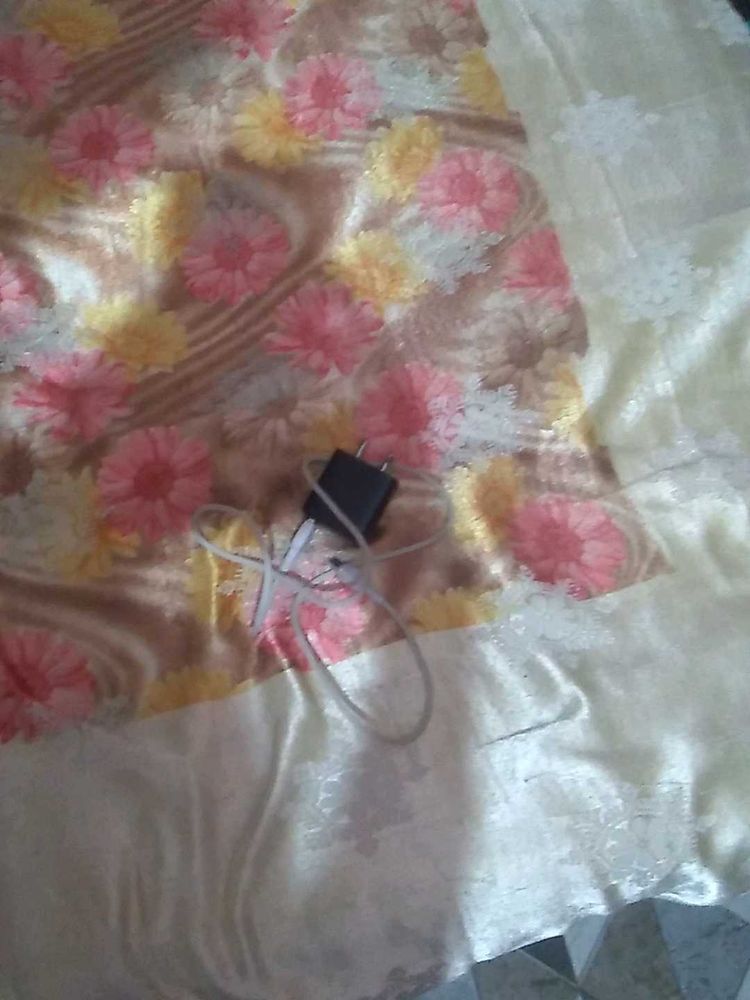Mobile charger (compatible with all smartphones)