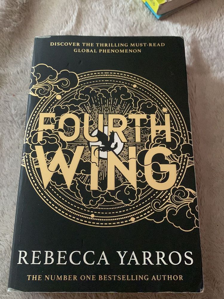 FOURTH WING By Rebecca Yarros
