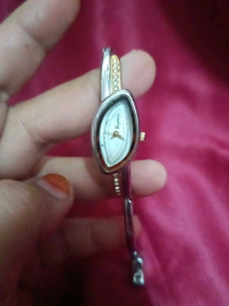 Elegant Women's kada Watch