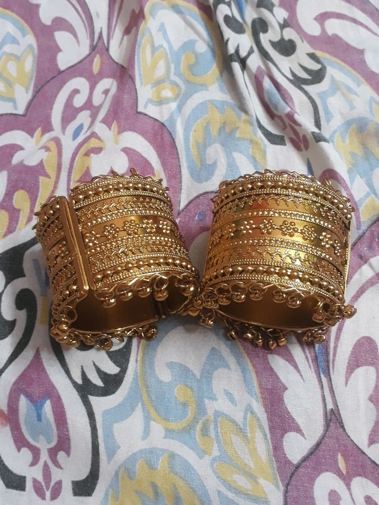 Golden Broad Handcuffs