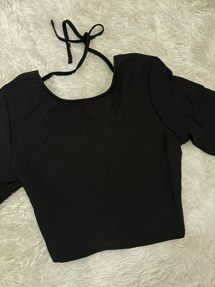 H&amp;M Stylish Black Crop Top