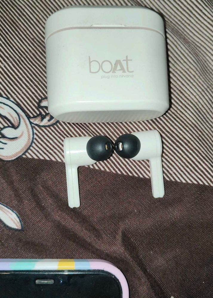 Boat Airdopes 402 With Silicon Sefty Cover