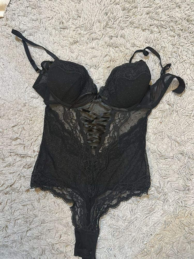H&amp;M Lace Bodysuit 🔥