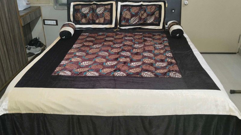 Beautiful 5 Piece Velvet Bedsheet With Pillow Cove