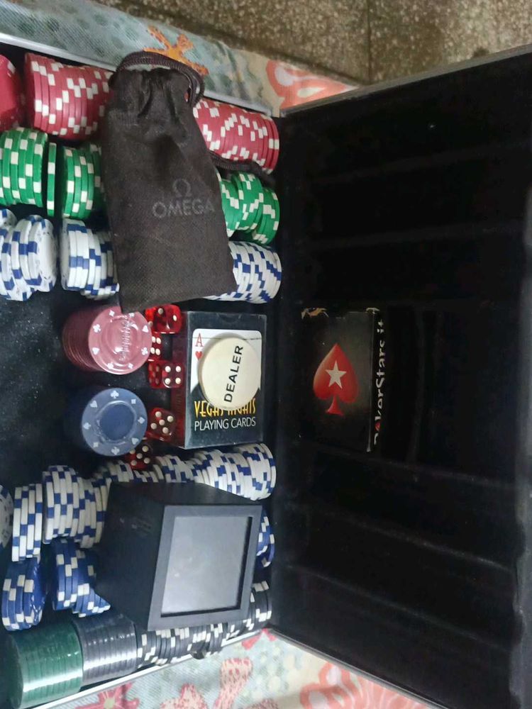 Combo Of 3 Poker Set Omega Pendrive N Starwar