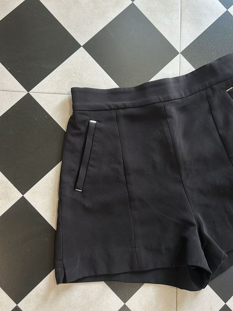 H&amp;M Black High-Waisted Shorts