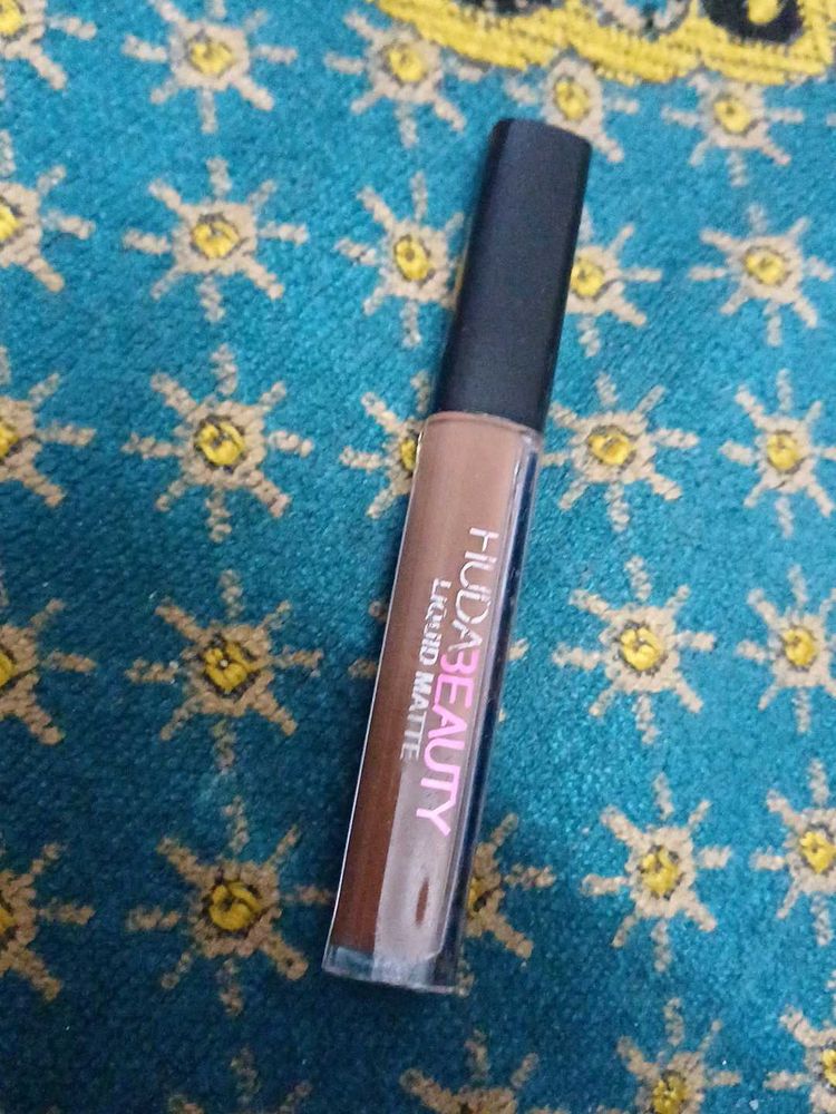 Huda Beauty Liquid Matte Lipstick