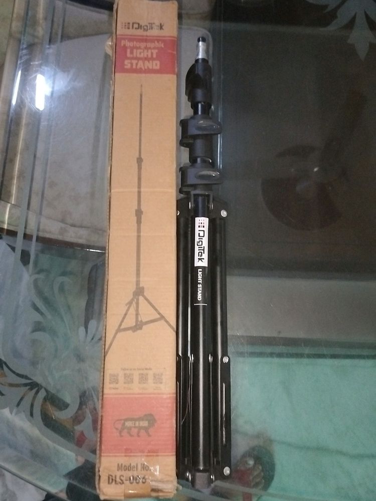 DIGITEK Lightweight&amp; Portable 6 Ft Aluminium Stand