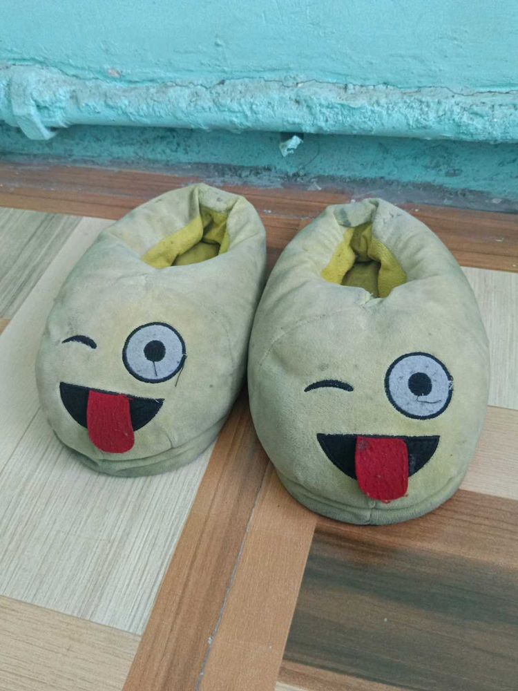 Slippers for kids to wear in winter