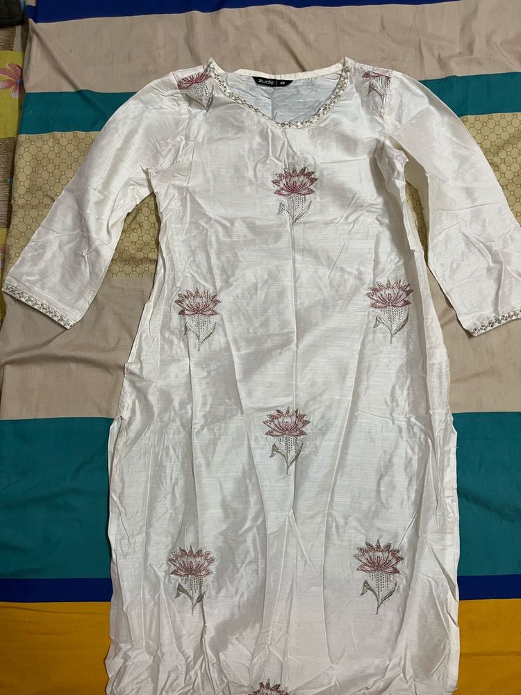 Elegant White Embroidered Kurta