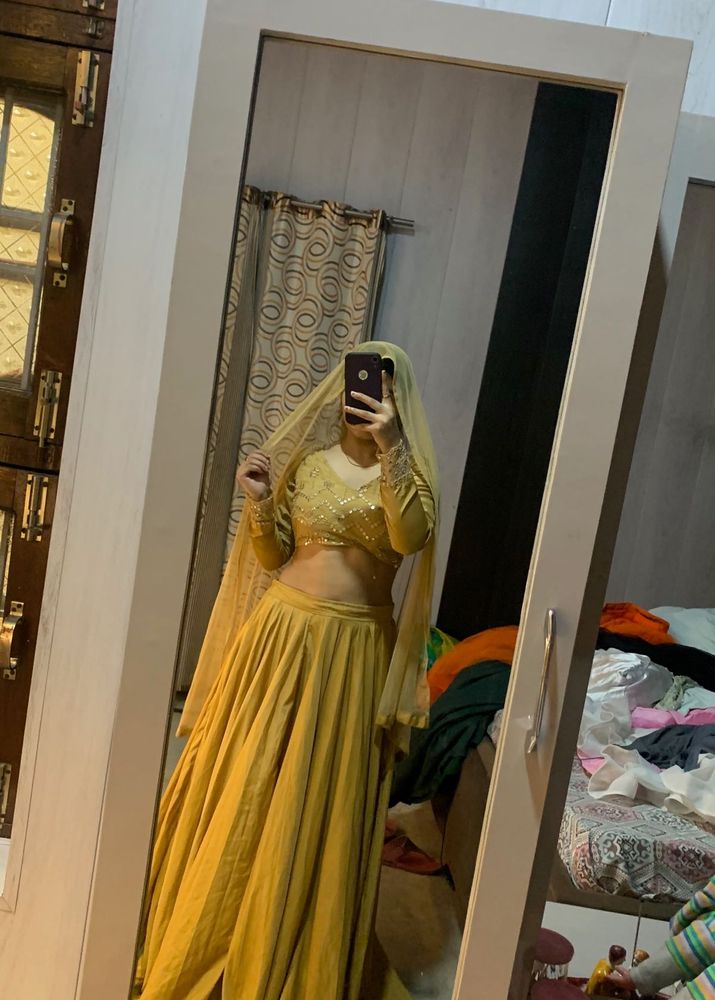 Big Flaired Full Sleeve Backless Lehnga💛💐