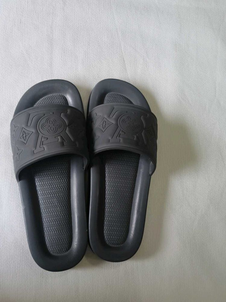 Men&#39;s Black Slip-on Slides