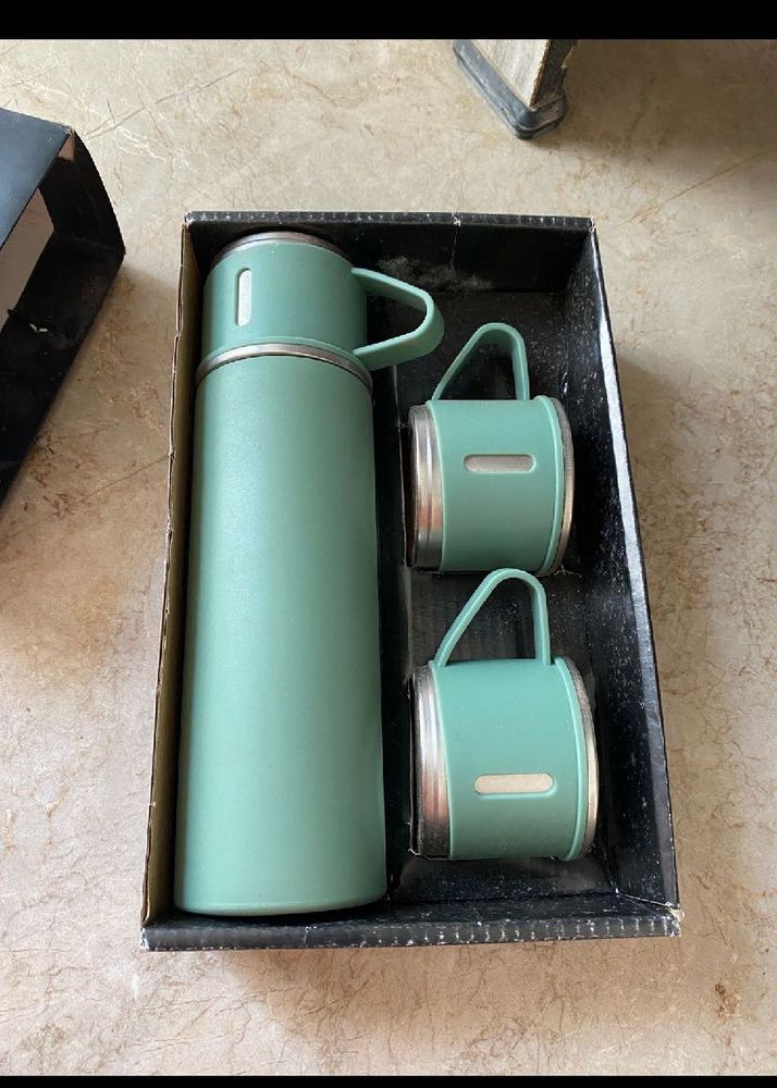 Thermo Flask &amp; Cups Set
