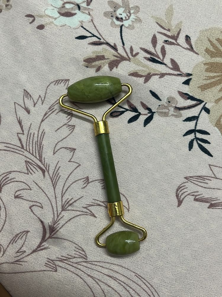 Le Marbelle Jade Roller