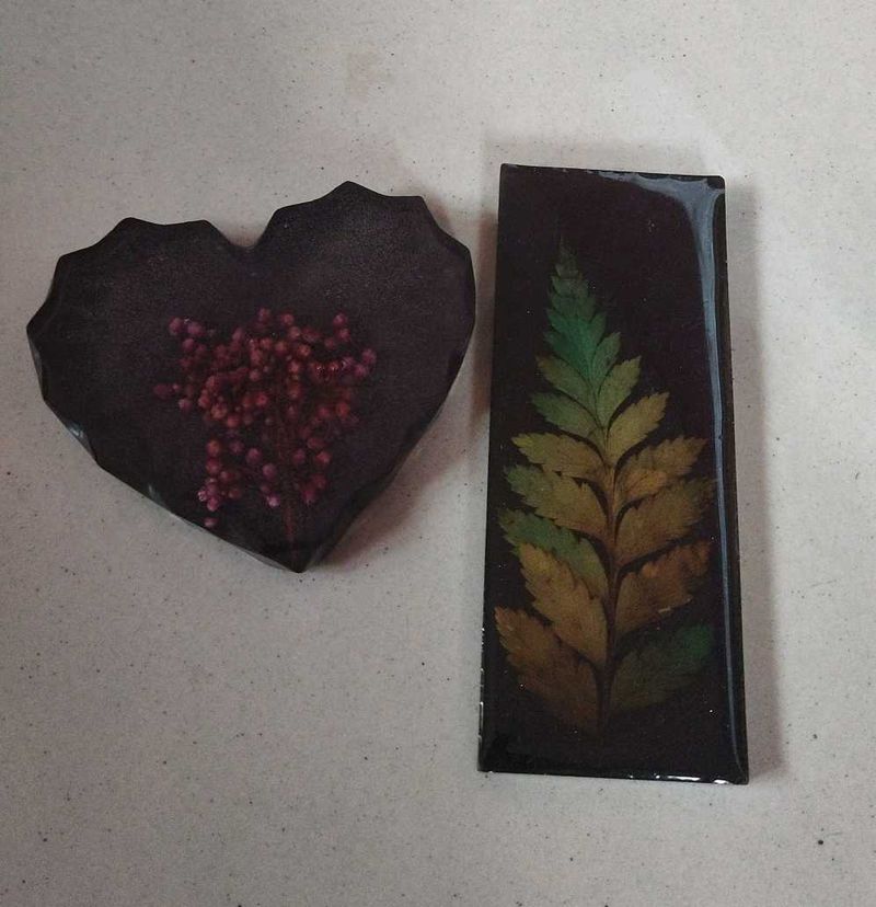 Resin Heart &amp; Leaf paperweights