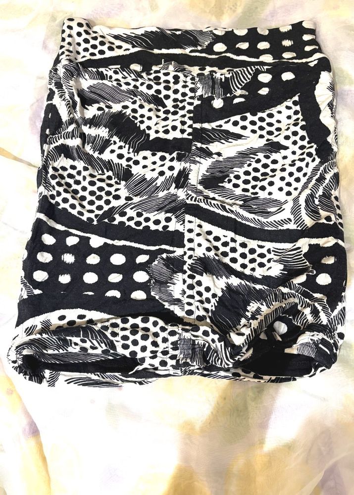 Beautiful Black &amp; White Tube Top