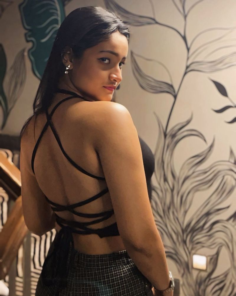 Solid Back Tie Crop Top