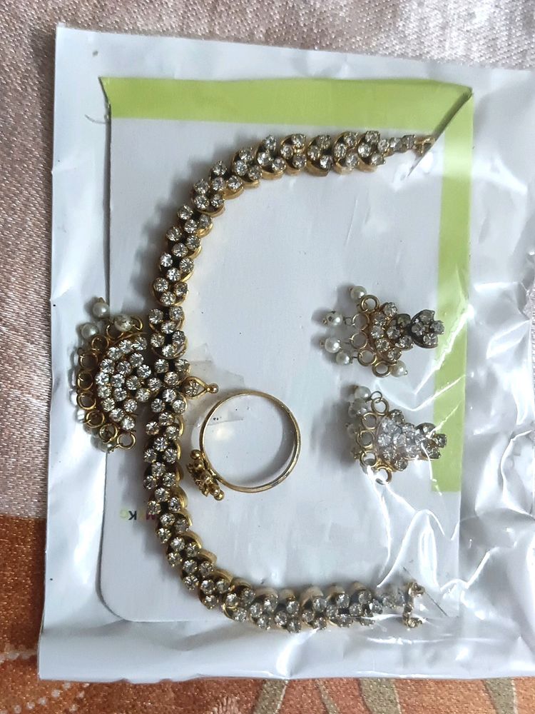 Jewellery Set with earrings and Ring