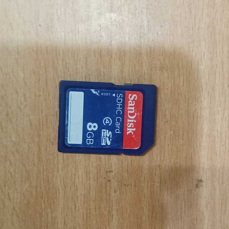 SanDisk 8GB camera memory card