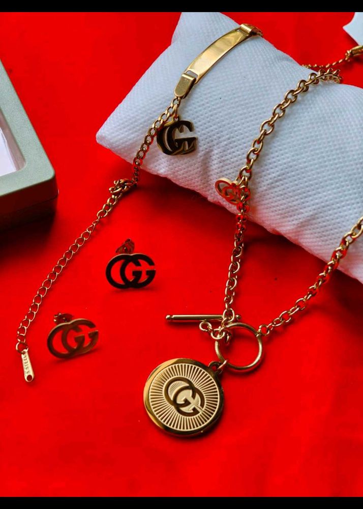 Gucci Jewelry Set best for gifting