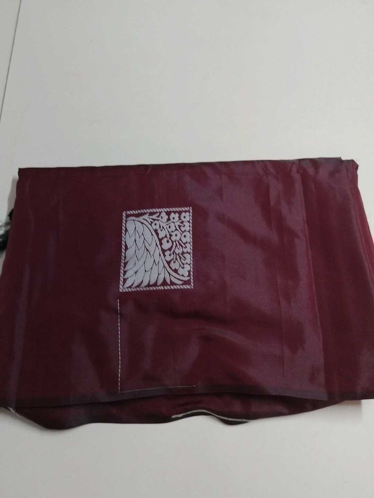Meroon Borderless Soft Silk Saree..