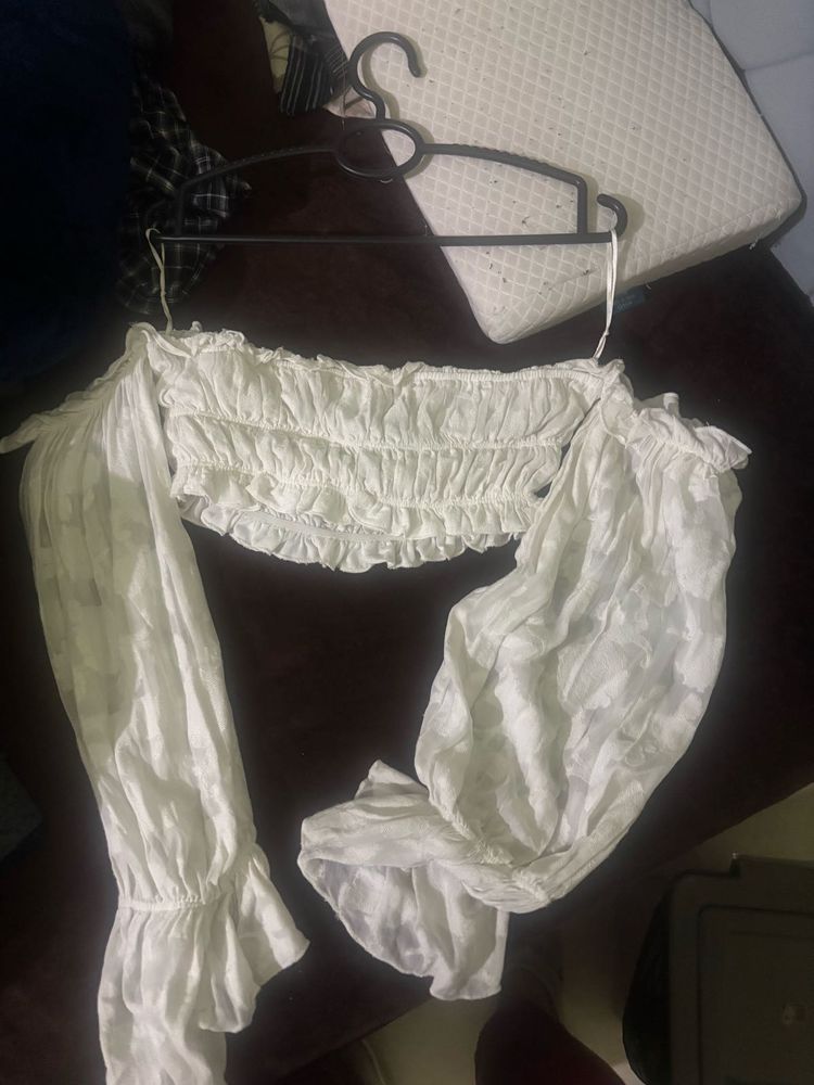 Im Selling Top With Sleave