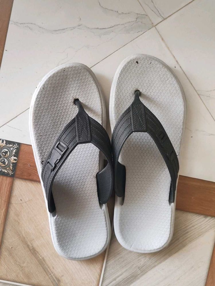 Comfy Black &amp; White Flip-Flops