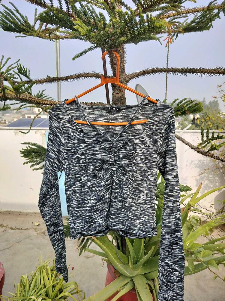 Stylish Black &amp; White Long Sleeve Top